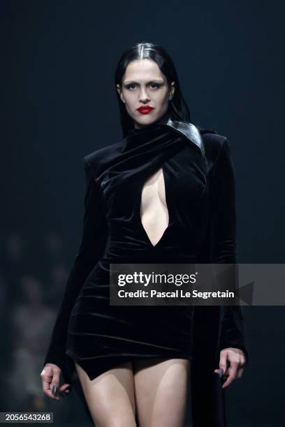Amelia Gray walks the runway during the Mugler Womenswear Fall/Winter 2024-2025 show as part of Paris Fashion Week on March 03, 2024 in Paris, France.