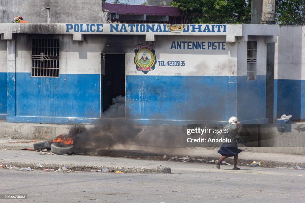 Gang members exchanged gunfire with police and soldiers around the airport in Haiti