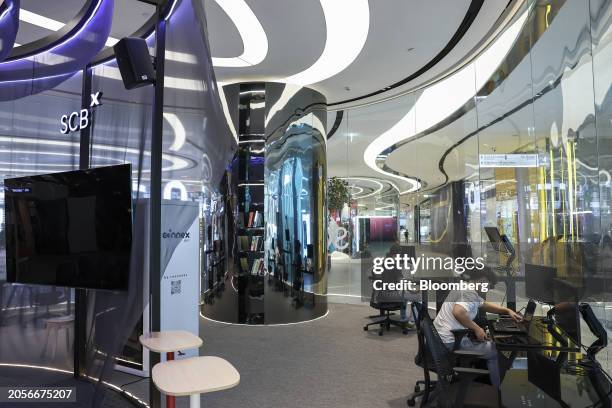 Pcl Computer Room 399 Siam Commercial Bank Pcl Stock Photos, High-Res Pictures, and ...