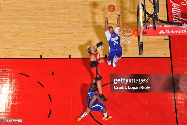 Norman Powell of the LA Clippers dunks the ball during the game against the Houston Rockets on March 6, 2024 at the Toyota Center in Houston, Texas....