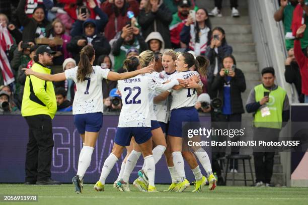Lindsey Horan of the United States celebrates scoring with teammates during the first half against Colombia during the 2024 Concacaf W Gold Cup...