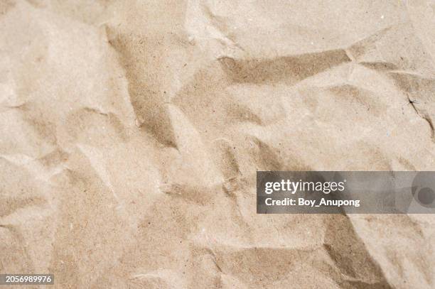full frame shot of brown crumpled envelope texture and background. this product allows for small and flat objects to be posted. - carta increspata foto e immagini stock