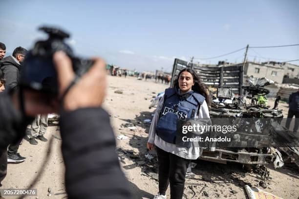 Palestinian journalist Hind Khoudary, who took refuge in Deir al-Balah due to Israeli attacks, talks to the camera as she try to work under difficult...