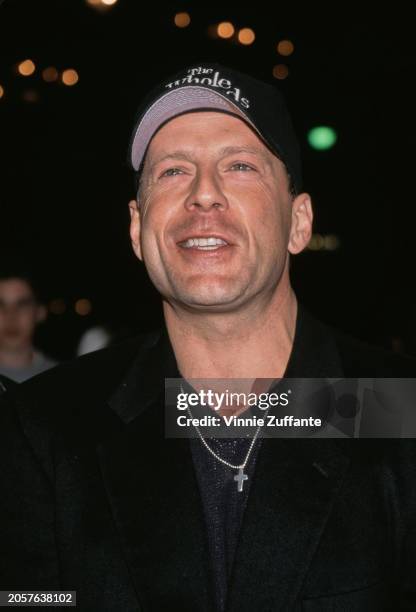 American actor Bruce Willis attends the premiere of Jonathan Lynn's 'The Whole Nine Yards' at Loews Cineplex Century Plaza Theatres in Century City,...