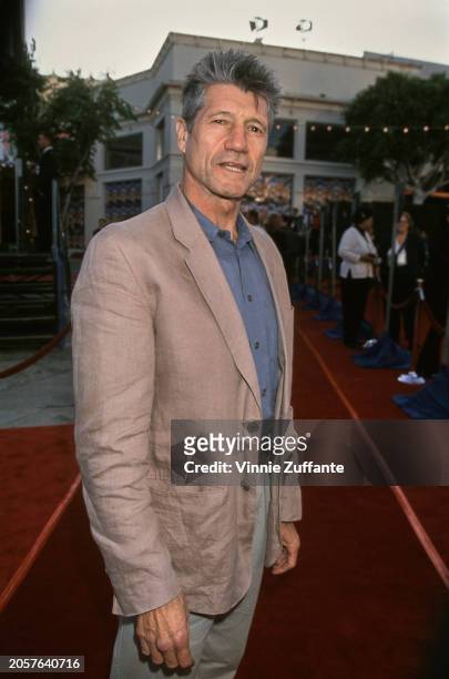 American actor Fred Ward attends the film premiere of Todd Phillips' 'Road Trip' at Mann Village Theatre in Westwood, California, 11th May 2000.
