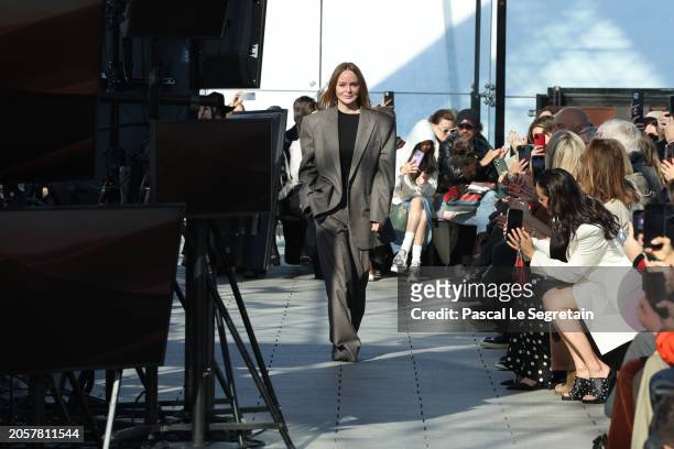 Fashion designer Stella McCartney acknowledges the applause of the audience during the Stella McCartney Womenswear Fall/Winter 2024-2025 show as part...