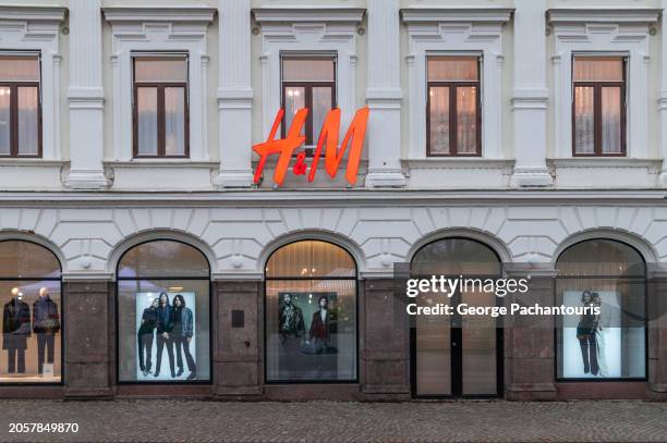 Hm Storefront 9,694 Hm Store Stock Photos, High-Res Pictures, and Images - Getty Images