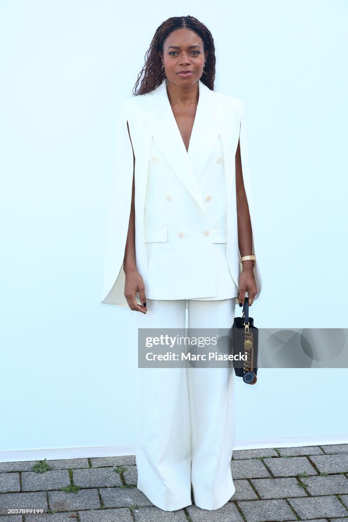 Stella McCartney : Photocall - Paris Fashion Week - Womenswear Fall/Winter 2024-2025