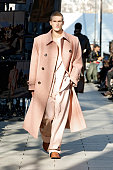 Stella McCartney : Runway - Paris Fashion Week -...