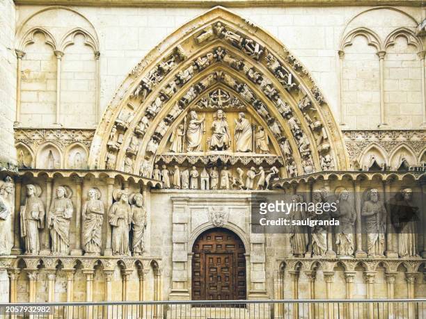 front view of one of the doors of the burgos cathedral, puerta de la coronería - viajes stock pictures, royalty-free photos & images