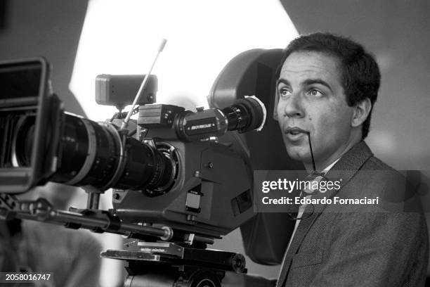 The Italian film director Giuseppe Tornatore during the filming of 'Stanno tutti bene' , Florence, September 01, 1989.