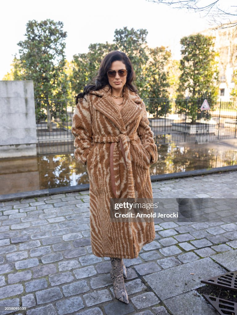 Stella McCartney : Outside - Paris Fashion Week - Womenswear Fall/Winter 2024-2025