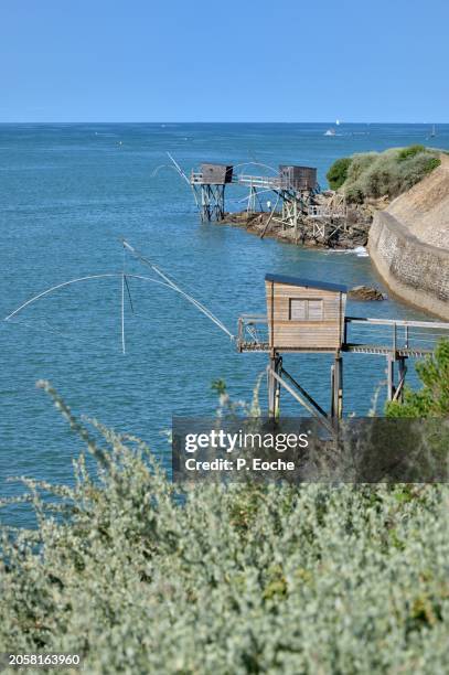 pornic, the traditional fisheries ("carrelets" fishing huts) - océan atlantique stock pictures, royalty-free photos & images