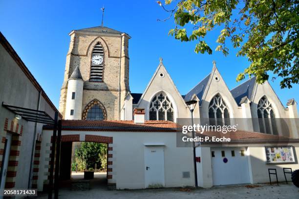 la plaine-sur-mer, notre-dame-de-l'assomption church - océan atlantique stock pictures, royalty-free photos & images