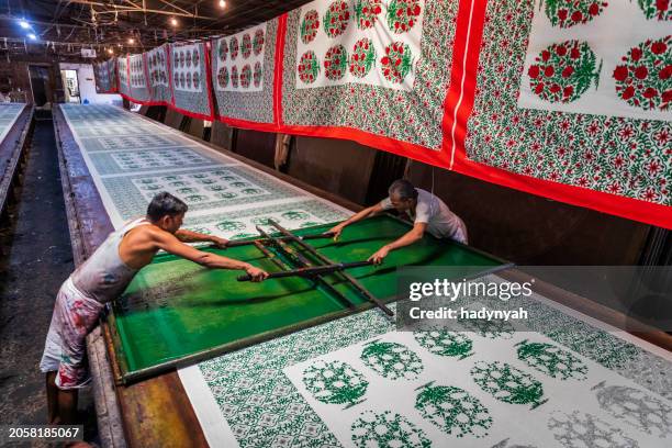 men working in a screen printing factory near jaipur, india - textile factory stock pictures, royalty-free photos & images