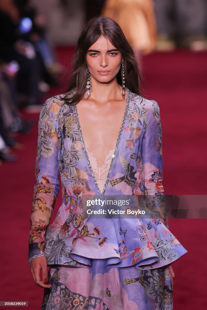 Zimmermann : Runway - Paris Fashion Week - Womenswear Fall/Winter 2024-2025
