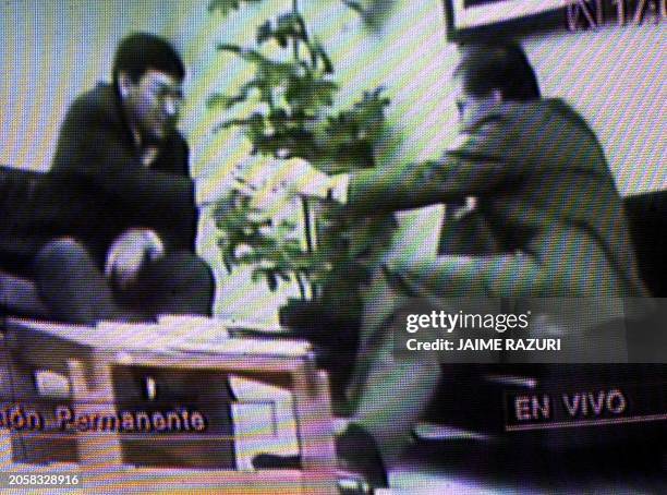 This is the video which the Perubian congresman is reciving bribe from unidentifed person in September 1998. Imagen de video difundida por el...