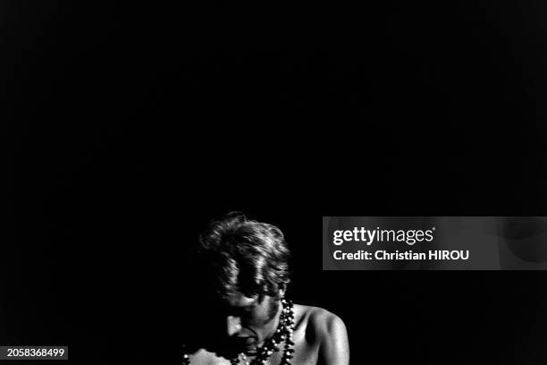 Johnny Hallyday sur scène, dans les années 1960.