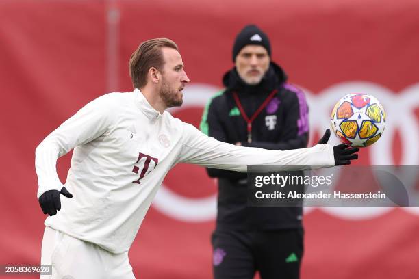 Thomas Tuchel, Head Coach of FC Bayern München looks on next to his player Harry Kane during a training session ahead of their UEFA Champions League...