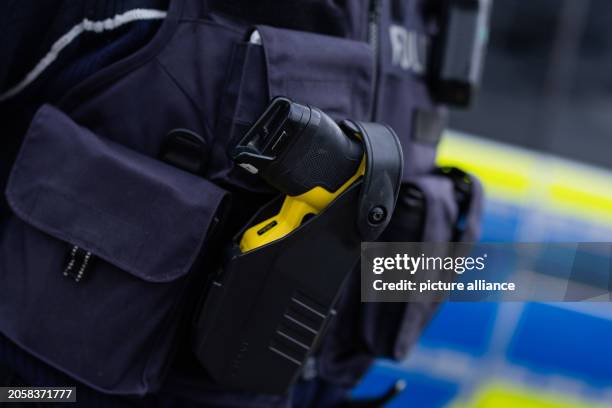 March 2024, North Rhine-Westphalia, Duesseldorf: A Taser is in a policewoman's holster. The device emits current pulses after firing two electrodes....