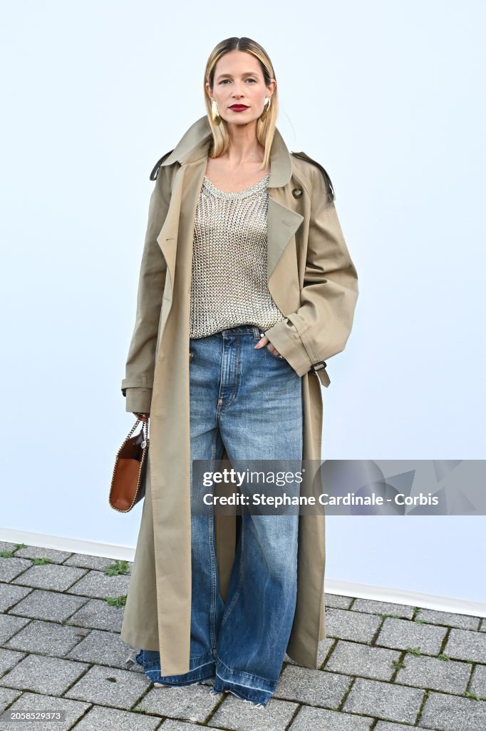 Stella McCartney : Photocall - Paris Fashion Week - Womenswear Fall/Winter 2024-2025
