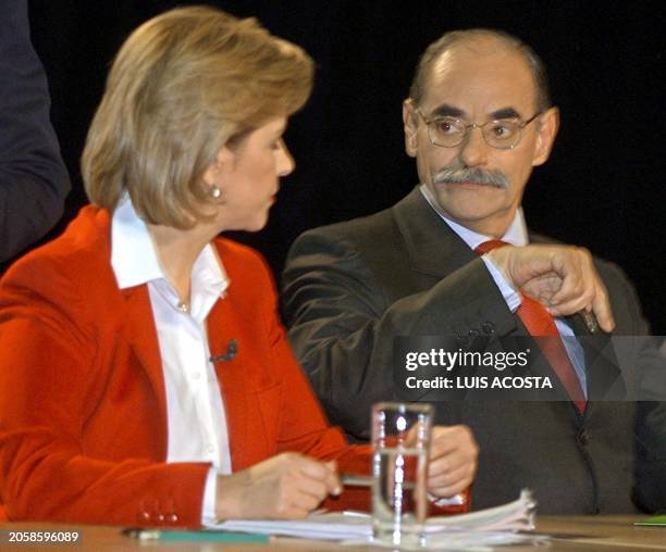 Candidates in the upcoming Colombian presidential elections Noemi Sanin and Horacio Serpa participate in the first electoral debate 19 March, 2002 in...