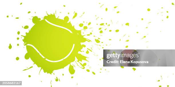 illustrazioni stock, clip art, cartoni animati e icone di tendenza di concetto di sport e vittoria in stile moderno. pallina da tennis volante con schizzi di colore su sfondo bianco. elegante banner vettoriale per competizioni sportive. - racchetta da tennis