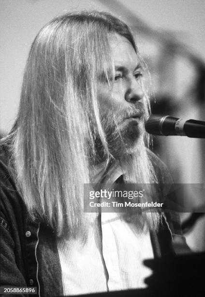 Gregg Allman of The Allman Brothers Band performs at Shoreline Amphitheatre on July 1, 1995 in Mountain View, California.