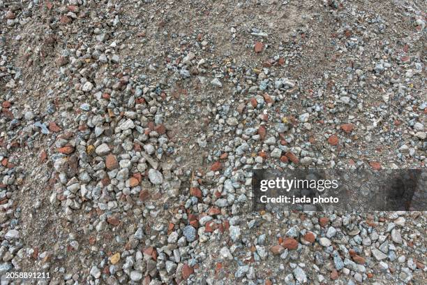 full frame background photo of many types of pebbles - terre cailloux photos et images de collection