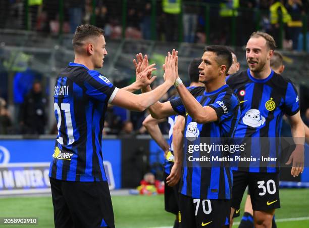 Kristjan Asllani of FC Internazionale celebrates with team-mates after soring the goal during the Serie A TIM match between FC Internazionale and...