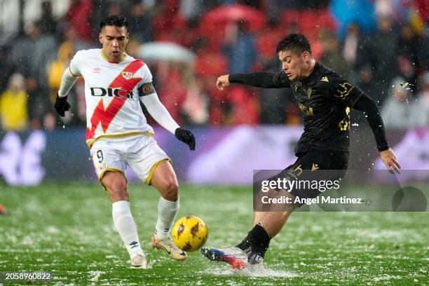 Jorge Mere of Cadiz CF kicks the ball whilst under pressure from Radamel Falcao of Rayo Vallecano during the LaLiga EA Sports match between Rayo...