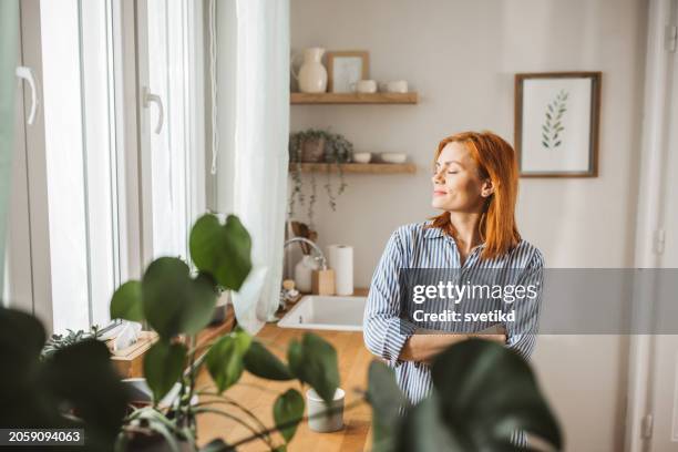 morning rituals - fazer uma pausa imagens e fotografias de stock