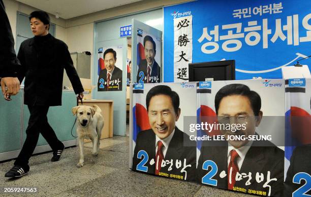 South Korean security officer leads a bomb-sniffing dog in an opposition party building in the central city of Daejeon, 07 December 2007 before...