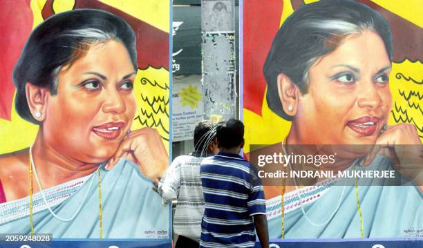 Supporters of Sri Lanka's Freedom Alliance party erect posters of party and Sri Lankan President Chandrika Kumaratunga at Wellawette on the outskirts...