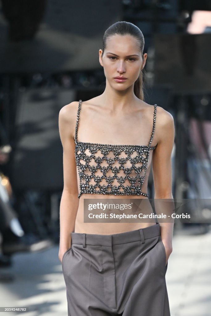 Stella McCartney : Runway - Paris Fashion Week - Womenswear Fall/Winter 2024-2025