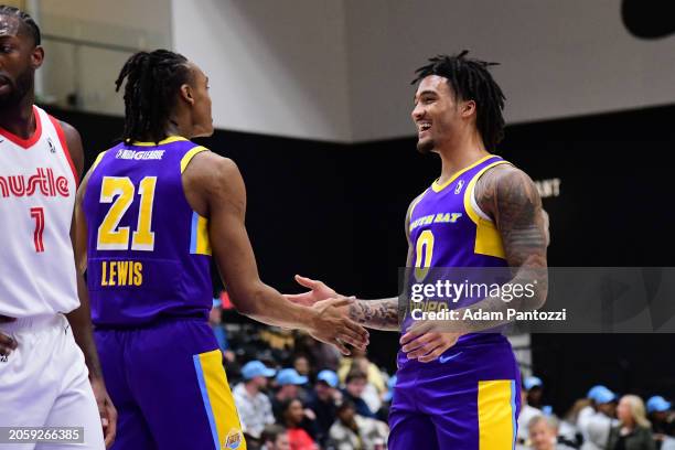 Maxwell Lewis shakes hands with Jalen Hood-Schifino of the South Bay Lakers during the game against the Memphis Hustle on March 7, 2024 at UCLA...