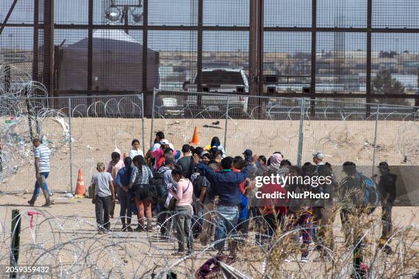 Hundreds of migrants are continuing to cross the border with Mexico despite the Texas National Guard's efforts to reinforce it and prevent irregular...