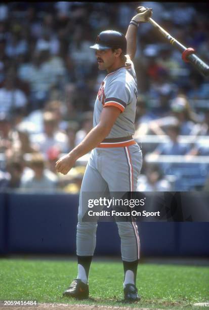 Kirk Gibson of the Detroit Tigers warms up on-deck before batting against the New York Yankees during a Major League Baseball game circa 1985 at...