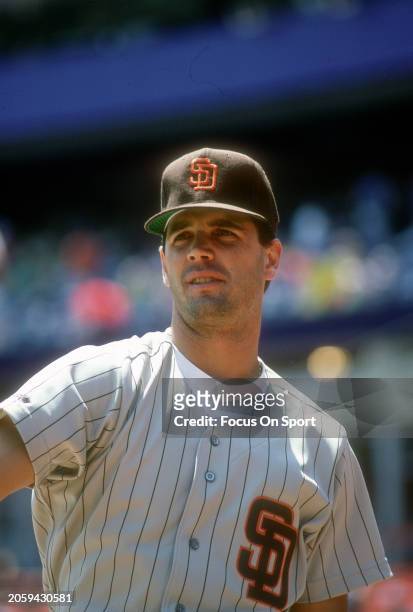 Randy Ready of the San Diego Padres warms up playing catch prior to the start of a Major League Baseball game against the New York Mets circa 1988 at...