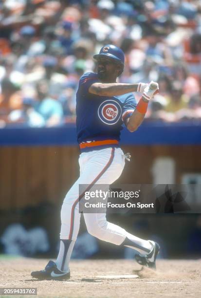 Manny Trillo of the Chicago Cubs bats against the New York Mets during a Major League Baseball game circa 1988 at Shea Stadium in the Queens borough...