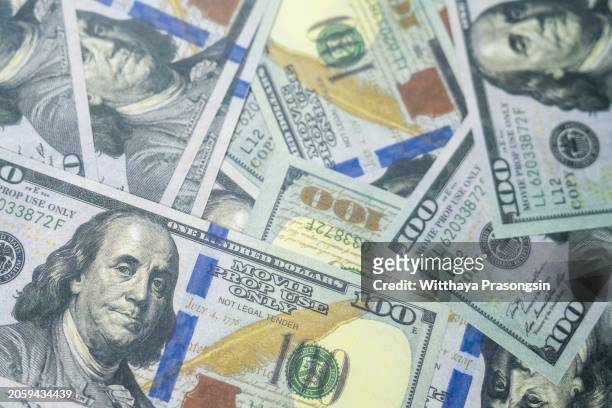 money pile $100 dollar bills - 100 dollar bills stock-fotos und bilder