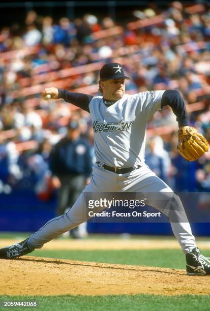 Todd Jones of the Houston Astros pitches against the New York Mets during a Major League Baseball game circa 1994 at Shea Stadium in the Queens...