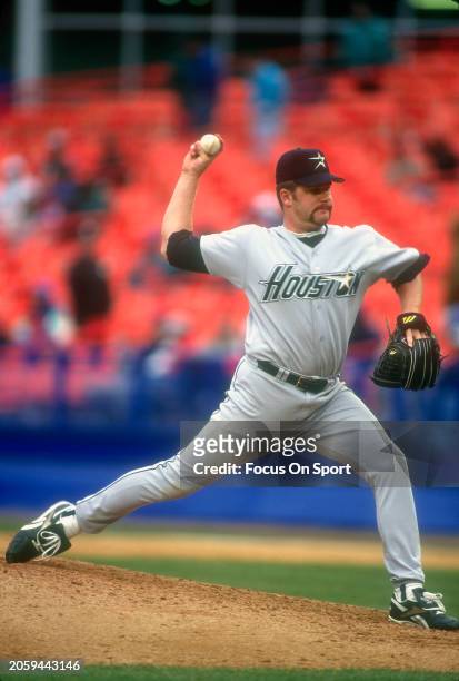 Todd Jones of the Houston Astros pitches against the New York Mets during a Major League Baseball game circa 1996 at Shea Stadium in the Queens...