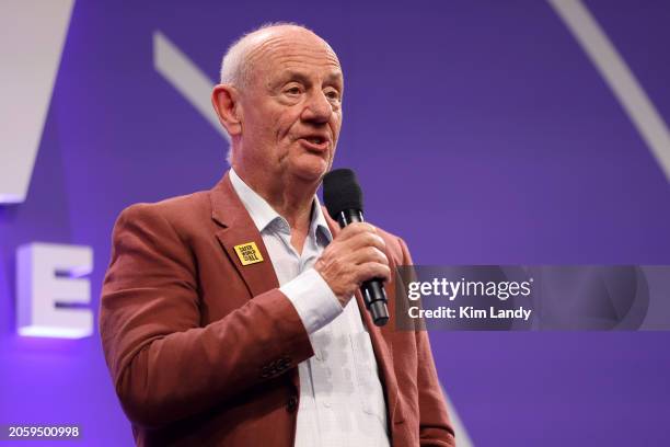 Tim Costello 53 Tim Costello Chats Photos & High Res Pictures - Getty Images