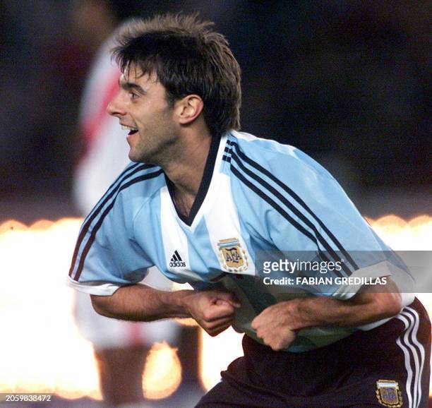 Claudio Lopez is seen celebrating a goal in Buenos Aires, Argentina 08 November 2001. Claudio Lopez celebra el segundo gol de Argentina frente a Peru...