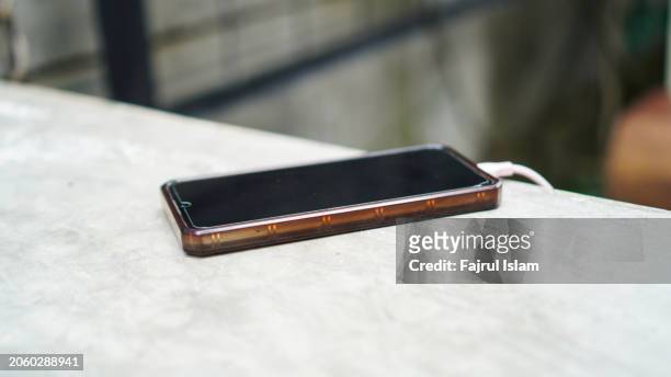 mobile phone on white table - mobile app isometric stock pictures, royalty-free photos & images