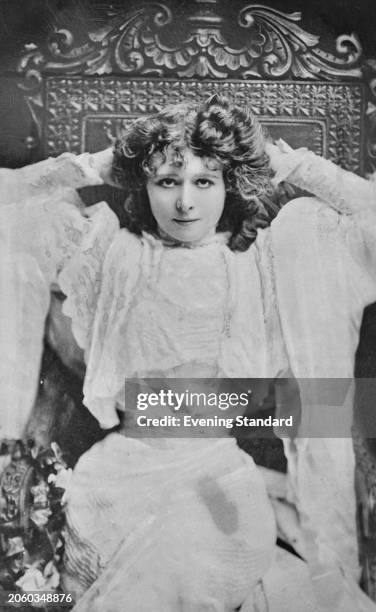 Portrait of British dancer and actress Mabel Love , circa 1905.