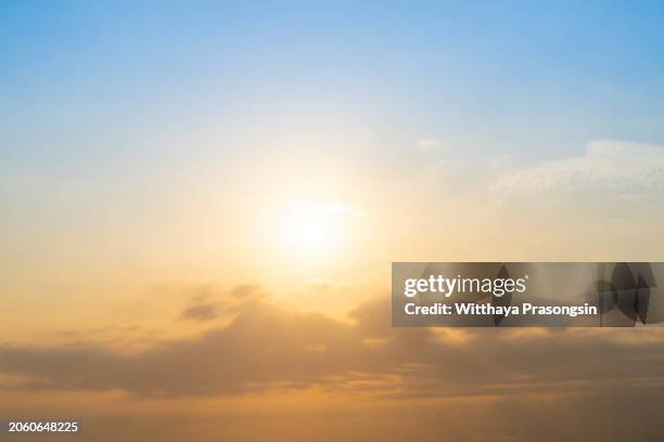 sunset / sunrise with clouds, light rays and other atmospheric effect - high dynamic range imaging stock-fotos und bilder