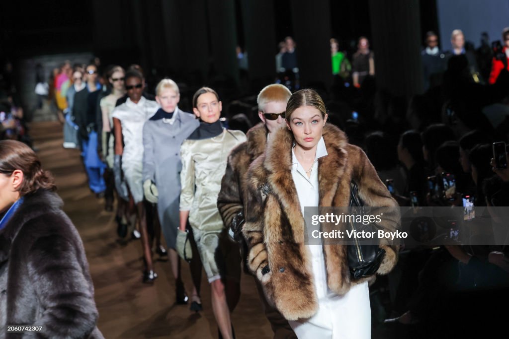 Miu Miu : Runway - Paris Fashion Week - Womenswear Fall/Winter 2024-2025