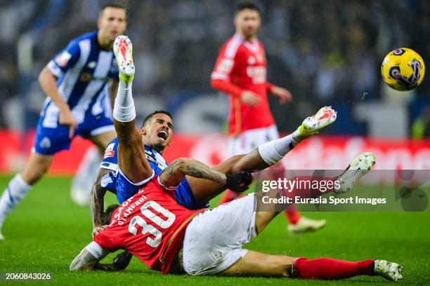 Nicolás Otamendi of Benfica challenges Wenderson Galeno of FC Porto during the Liga Portugal Betclic match between FC Porto and SL Benfica at Estadio...